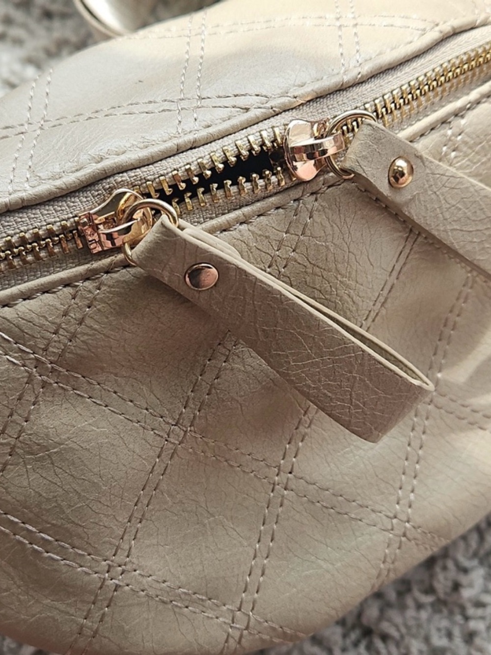 Taupe Quilted Vegan Leather Crossbody Pouch – EUC (Strap Flaw Noted) - Picture 7 of 17